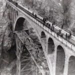لحظه بیادماندنی ریل‌گذاری بعد از اتمام عملیات ساخت پل بزرگ ورسک